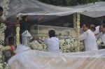 at Rajesh Khanna_s Funeral in Mumbai on 19th July 2012 (35).JPG